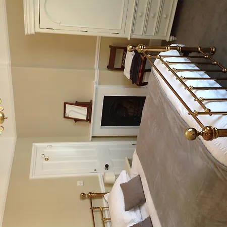 Ludwick Apartment Shrewsbury Room photo